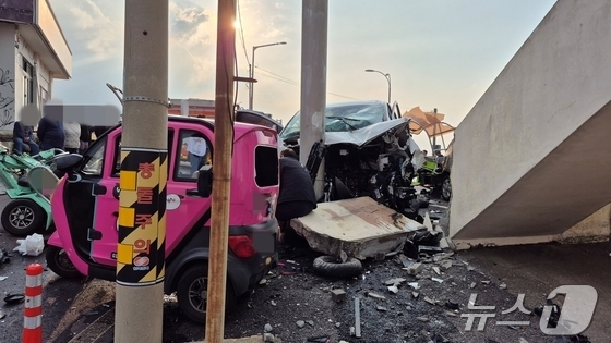 지난달 24일 14명의 사상자가 발생한 우도 렌터카 돌진사고 현장.(독자 제공,<a href=