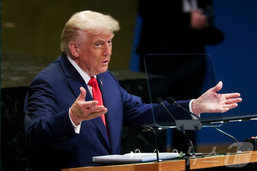 도널드 트럼프 미국 대통령이 23일(현지시간) 미국 뉴욕 유엔 본부에서 열린 제80차 유엔 총회에서 연설하고 있다.ⓒ 로이터=뉴스1 ⓒ News1 황기선 기자