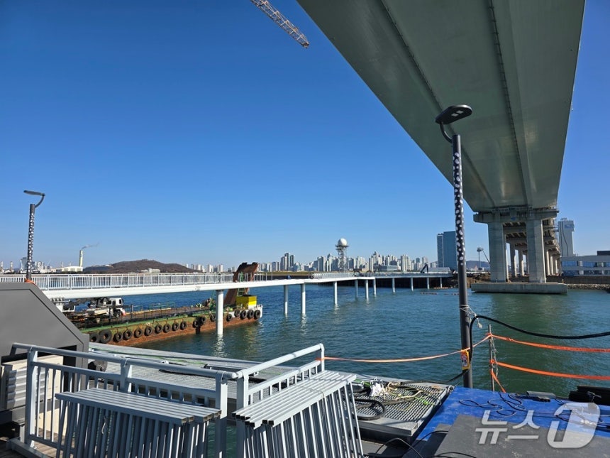 주탑 하부의 친수공간에는 길이 70m,폭 30m의 영화 관람이 가능한 미디어 아트존이 들어선다./ 뉴스1 ⓒ News1 유준상 기자