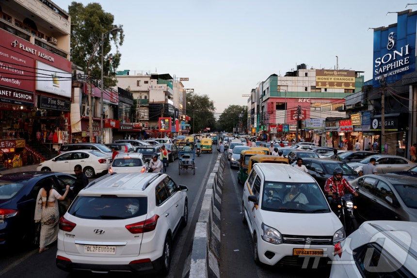 2023년 9월 인도 수도 뉴델리의 거리에 자동차와 이륜차가 가득찬 모습(자료사진). 2023.09.08. ⓒ 로이터=뉴스1 ⓒ News1 김성식 기자