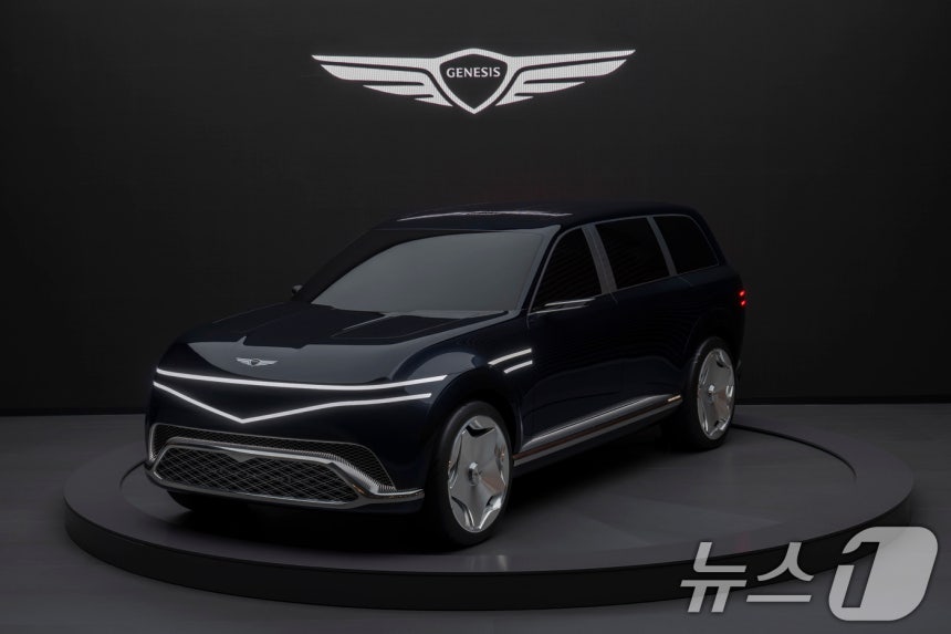 부산 벡스코에서 열린‘2024 부산모빌리티쇼’프레스데이에서 제네시스 브랜드의 초대형 전동화 SUV‘네오룬’콘셉트가 전시돼 있다.(제네시스 제공) 2024.6.27/뉴스1