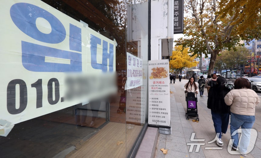 26日、ソウル鍾路(チョンノ)のある商店街にかかった賃貸プラカードの姿。 2025.11.26/ニュース1 ⓒ News1 キム・ミョンソプ記者