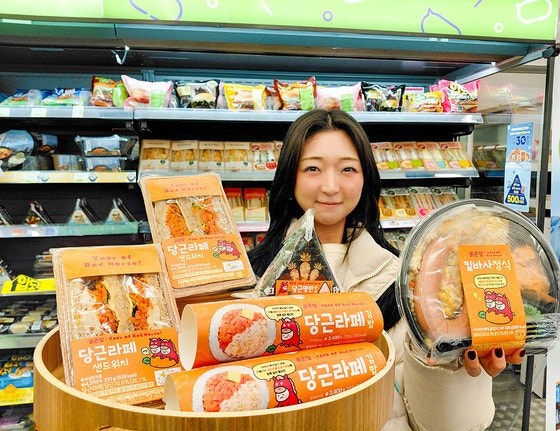 '붉은 말' 마케팅에 동참한 편의점.(CU 제공)