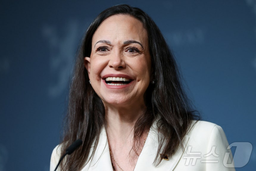 2025년 노벨평화상 수상자이자 베네수엘라 야당 지도자인 마리아 코리나 마차도가 노벨평화상 시상식 다음 날인 11일(현지시간) 노르웨이 오슬로에서 기자회견에 참석하고 있다.2025.12.11 ⓒ 로이터=뉴스1 ⓒ 