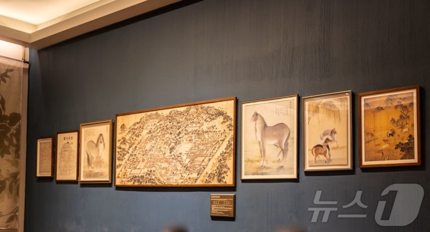 이마빌당에 전시된 말과 관련된 예술작품(서울관광재단 제공)