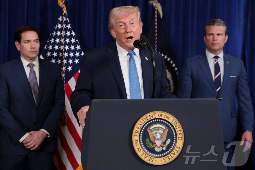 도널드 트럼프 미국 대통령이 3일(현지시간) 플로리다 마러라고에서 니콜라스 마두로 대통령 부부 체포 군사작전 내용을 발표하는 기자회견을 진행하고 있다.2026.01.03 ⓒ 로이터=뉴스1 ⓒ News1 류정민 특파