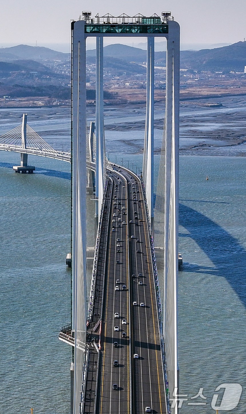 인천 제3연륙교가 개통된 5일 차량들이 제3연륙교를 통행하고 있다. 2026.1.5/뉴스1 ⓒ News1 이호윤 기자