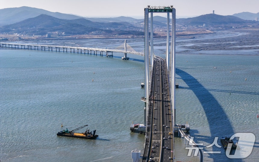 인천 제3연륙교가 개통된 5일 차량들이 제3연륙교를 통행하고 있다. 2026.1.5/뉴스1 ⓒ News1 이호윤 기자