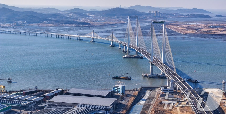 인천 제3연륙교가 개통된 5일 차량들이 제3연륙교를 통행하고 있다. 2026.1.5/뉴스1 ⓒ News1 이호윤 기자