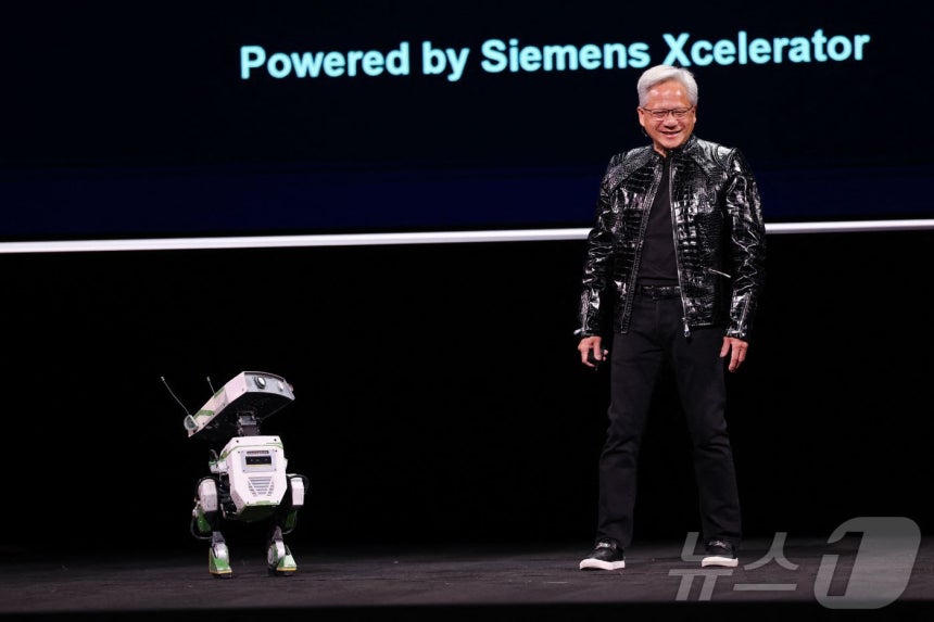 젠슨 황 엔비디아 CEO.US-AI-TECH-COMPUTERS-TELECOM ⓒ AFP=뉴스1