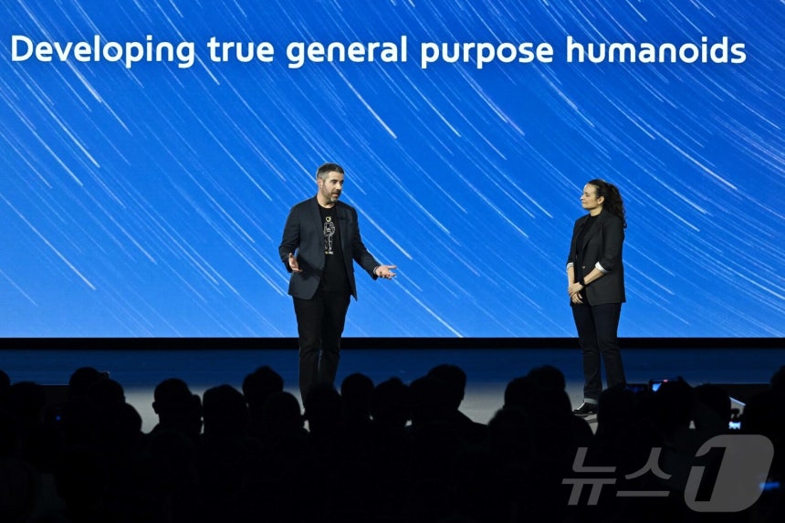 세계 최대 가전·정보기술(IT) 전시회 'CES 2026' 개막을 하루 앞둔 5일(현지시간) 미국 네바다주 라스베이거스 만달레이베이에서 열린 현대차그룹 프레스 컨퍼런스에서 알베르토 로드리게즈 보스턴다이나믹스 아틀라스