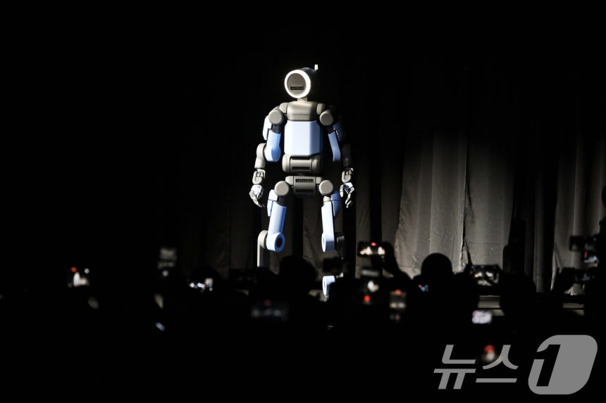 세계 최대 가전·정보기술(IT) 전시회 'CES 2026' 개막을 하루 앞둔 5일(현지시간) 미국 네바다주 라스베이거스 만달레이베이에서 열린 현대차그룹 프레스 컨퍼런스에서 차세대 전동식 아틀라스 개발형 모델이 공개되