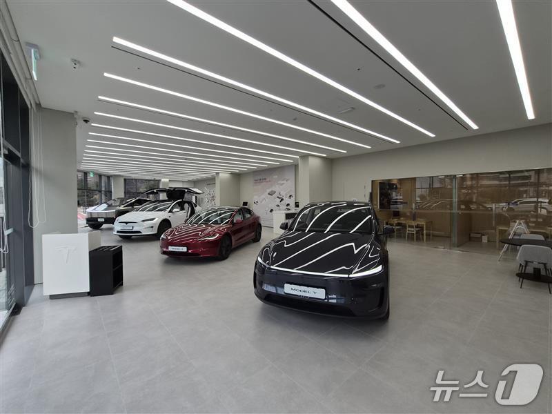 테슬라 인천스토어 모습.(테슬라코리아 X 갈무리)