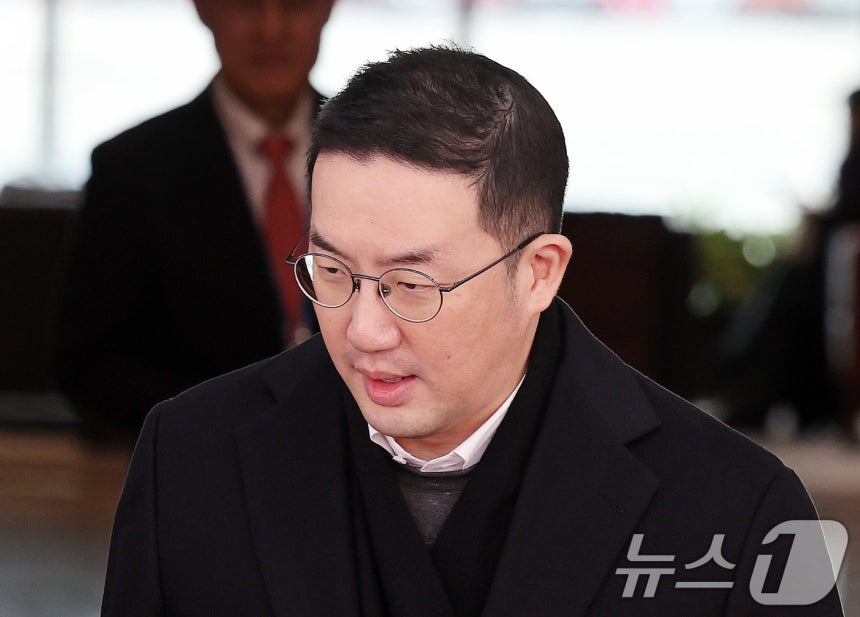 방중 경제사절단 일정을 마친 구광모 LG그룹 회장이 6일 오후 서울 강서구 김포 비즈니스 항공센터(SGBAC)를 통해 귀국하고 있다.2026.1.6/뉴스1 ⓒ News1 박지혜 기자