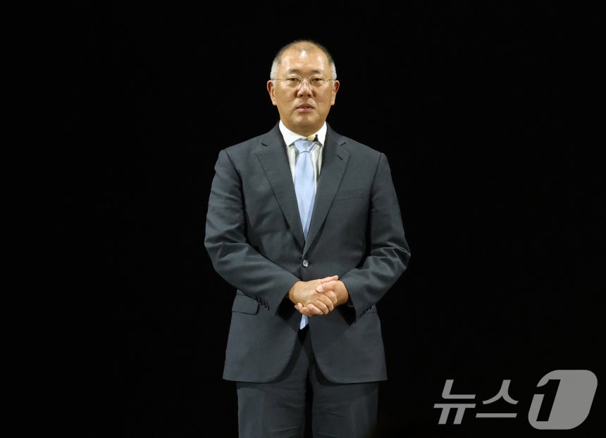 정의선 현대자동차그룹 회장이 지난달 5일 경기 용인시 처인구 기아 비전스퀘어에서 열린 '기아 80주년 기념식'에서 발언하고 있는 모습(자료사진).2025.12.5/뉴스1 ⓒ News1 김영운 기자