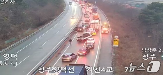 10일 오전 서산영덕고속도로 남상주 부근에서 다중 추돌 사고가 발생해 운전자 등 5명이 숨졌다.(한국도로공사 갈무리.재판매 및 DB금지)