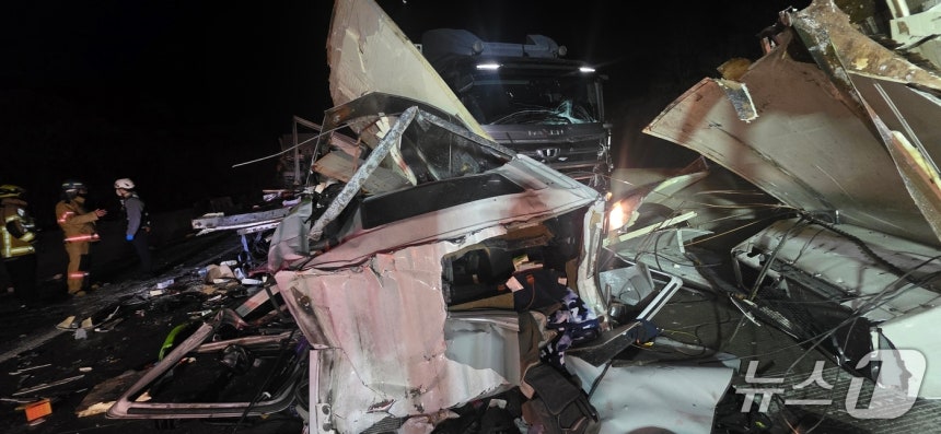 서산영덕고속도로 사고 현장.(독자 송영훈 씨 제공.재판매 및 DB금지)/뉴스1