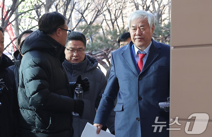 서부지법 난동 사태를 선동한 혐의를 받고 있는 전광훈 사랑제일교회 목사가 13일 서울 마포구 서울서부지방법원에서 열린 구속 전 피의자 심문(영장실질심사)에 출석하고 있다.2026.1.13/뉴스1 ⓒ News1 김성