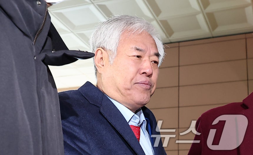 서부지법 난동 사태를 선동한 혐의를 받고 있는 전광훈 사랑제일교회 목사가 13일 서울 마포구 서울서부지방법원에서 열린 구속 전 피의자 심문(영장실질심사)에 출석하고 있다.2026.1.13/뉴스1 ⓒ News1 김성