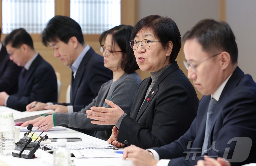 정은경 보건복지부 장관이 22일 서울 종로구 정부서울청사에서 열린 제2차 통합돌봄정책위원회 회의에서 모두발언을 하고 있다.(사진은 기사 내용과 무관함) 2025.12.22/뉴스1 ⓒ News1 자료 사진