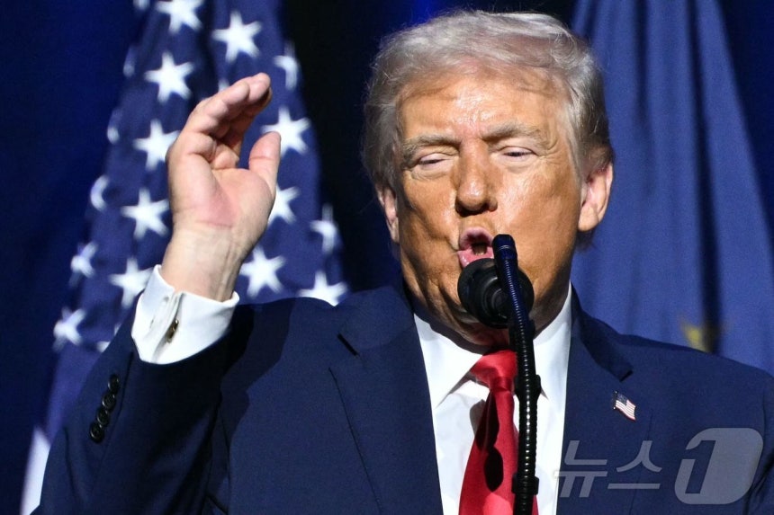 도널드 트럼프 미국 대통령이 13일(현지시간) 미시간주 디트로이트에서 열린 '디트로이트 이코노믹 클럽' 행사에서 연설하고 있다.2026.01.13.ⓒ AFP=뉴스1 ⓒ News1 류정민 특파원