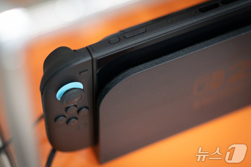 세월의 더께만 쌓여 가는 '닌텐도 스위치2' 모습.사실 청소를 안 한 탓이다.2026.1.17/뉴스1 ⓒ News1 이기범 기자