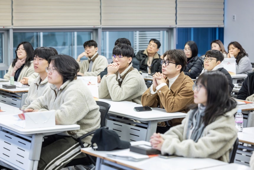 SK텔레콤이 지난 15일 나주시 중·고등학생을 대상으로 개인정보 특화 교육과 기업 탐방 프로그램을 진행했다.(SKT 제공)