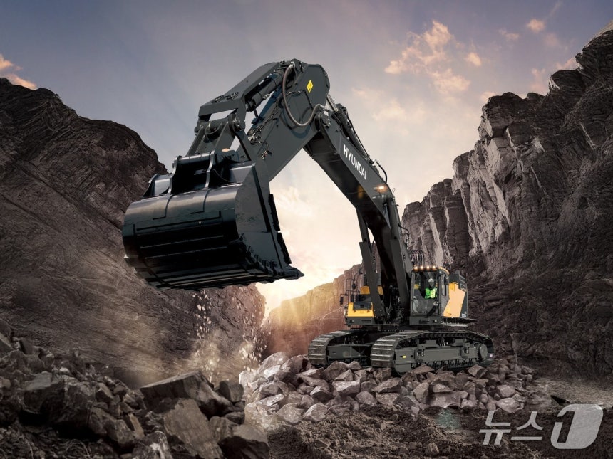 HD현대건설기계 100톤급 초대형 굴착기(HD현대건설기계 제공)