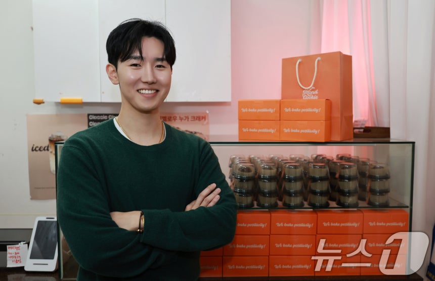 이윤민 아워포지티비티 대표가 15일 경기 김포시 구래동 몬트쿠키에서 뉴스1과 인터부를 하고 있다. 두바이쫀득쿠키는 이윤민 대표가 운영하는 몬트쿠키에서 처음 만든 것으로 알려져 있다. 2026.1.15/뉴스1 ⓒ Ne