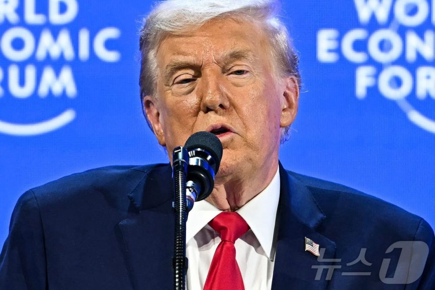 도널드 트럼프 미국 대통령이 21일(현지시간) 스위스 다보스에서 열린 세계경제포럼(WEF)에서 연설하고 있다.2026.01.21.ⓒ AFP=뉴스1 ⓒ News1 류정민 특파원