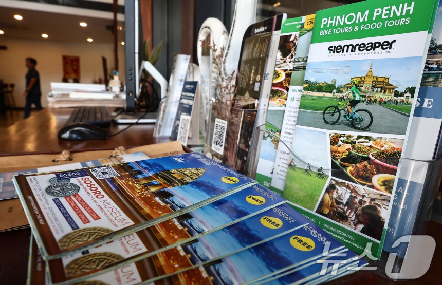 최근 발생한 캄보디아 대학생 피살 사건을 비롯,동남아 여행지에서 납치·감금 우려가 커지자 동남아 여행을 계획하고 있던 이들도 대체 여행지를 찾고 있다.사진은 16일(현지시간) 캄보디아 프놈펜의 한 숙소에 비치된 