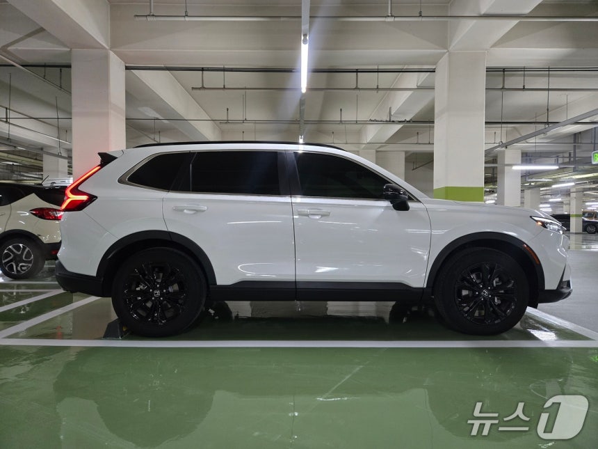 혼다의 준중형 SUV 'CR-V'의 6세대 부분변경 모델인 '뉴 CR-V 하이브리드'의 측면부 모습.2026.01.19/뉴스1 김성식 기자