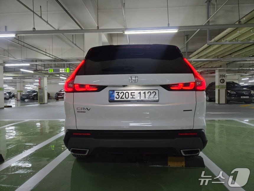 혼다의 준중형 SUV 'CR-V'의 6세대 부분변경 모델인 '뉴 CR-V 하이브리드'의 후면부 모습.2026.01.19/뉴스1 김성식 기자