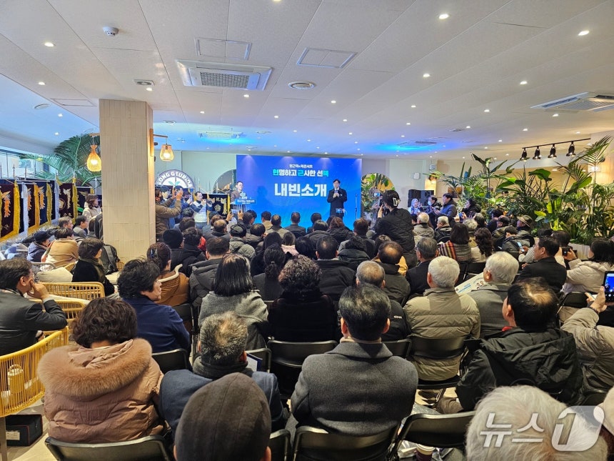 현근택 변호사가 12일 가진 출판기념회에서 인사말을 하고 있다./김평석 기자/ⓒ 뉴스1