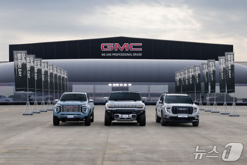 GMC가 올해 국내에 출시할 신차 3종. 왼쪽부터 캐니언·허머EV·아카디아 (GMC 제공)