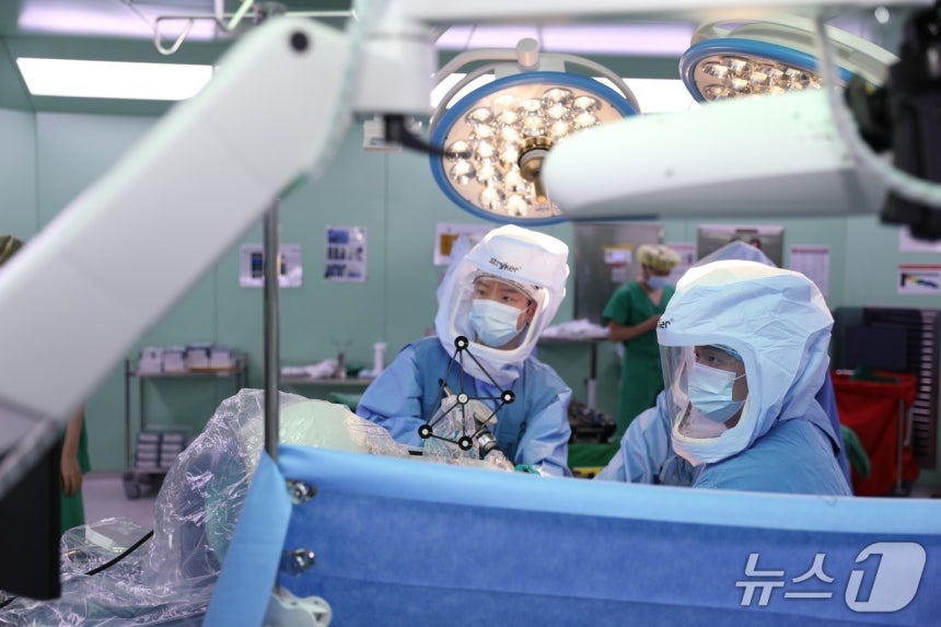 인공 고관절 치환술 모습(한림대동탄성심병원 제공)