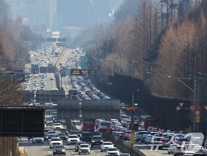 설 연휴 귀경길 정체 시작