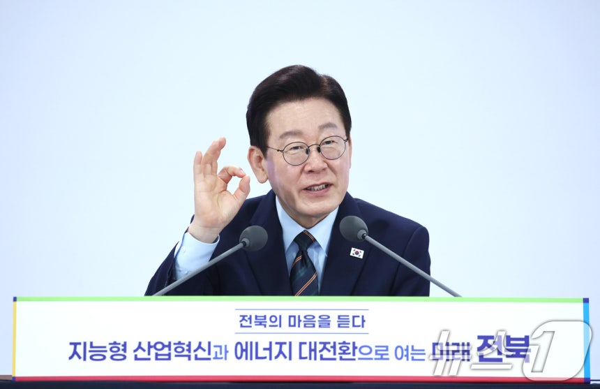 이재명 대통령이 27일 전북 전주시 전북대학교에서 열린 ’전북의 마음을 듣다’ 타운홀미팅 간담회에서 발언을 하고 있다. 2026.2.27 ⓒ 뉴스1 이재명 기자