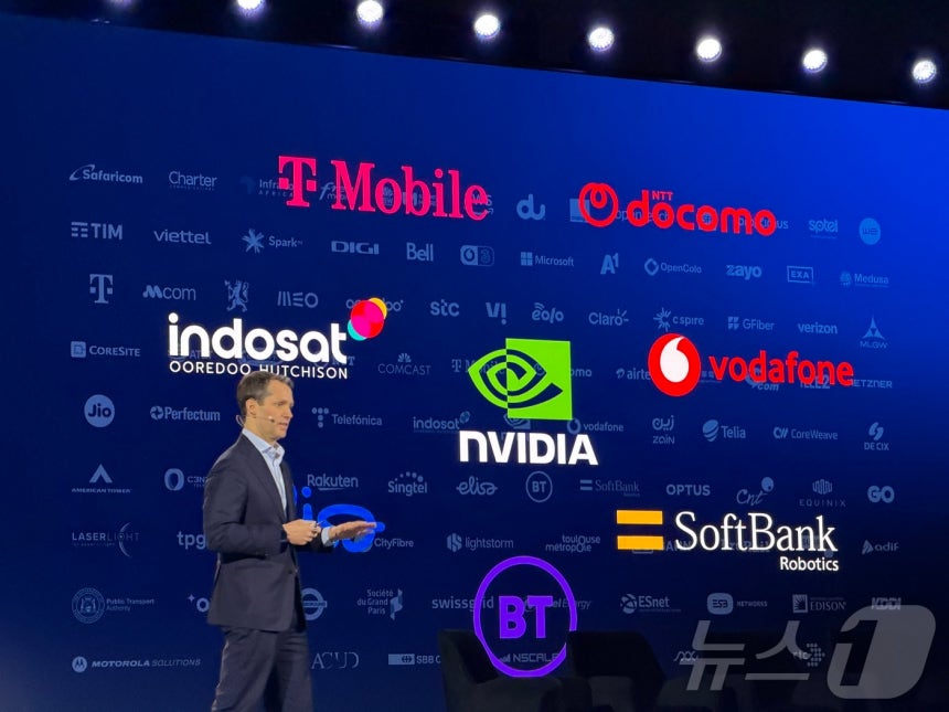 저스틴 호타드(Justin Hotard) 노키아 CEO가 1일(현지시간) MWC26 개막을 앞두고 열린 기자간담회에서 발표하고 있다. 2026.03.01 ⓒ 뉴스1 김민수 기자