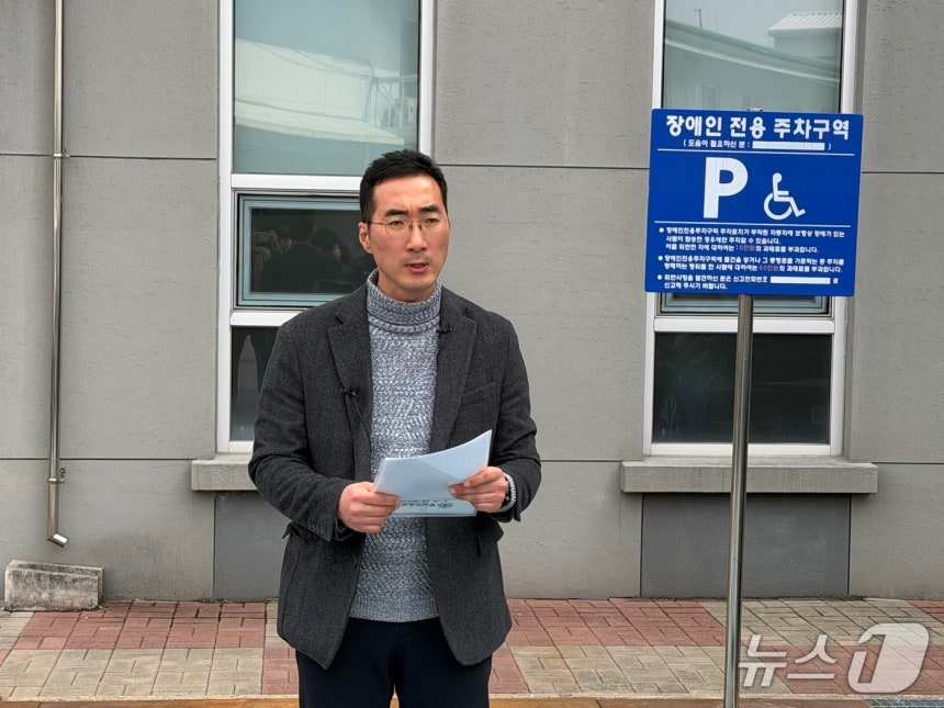 고(故) 이도현 군 아버지 이상훈 씨가 5일 오후 춘천지법 앞에서 항소심 첫 재판을 앞두고 입장을 밝히고 있다.2026.3.5 한귀섭 기자
