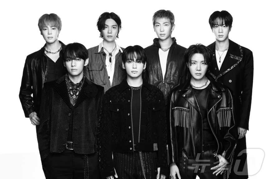 그룹 방탄소년단(BTS)이 20일 2022년 6월 앤솔러지 앨범 'Proof' 이후 3년 9개월만에 정규 5집 앨범 '아리랑'(ARIRANG)을 발표했다.(빅히트뮤직 제공,<a href=