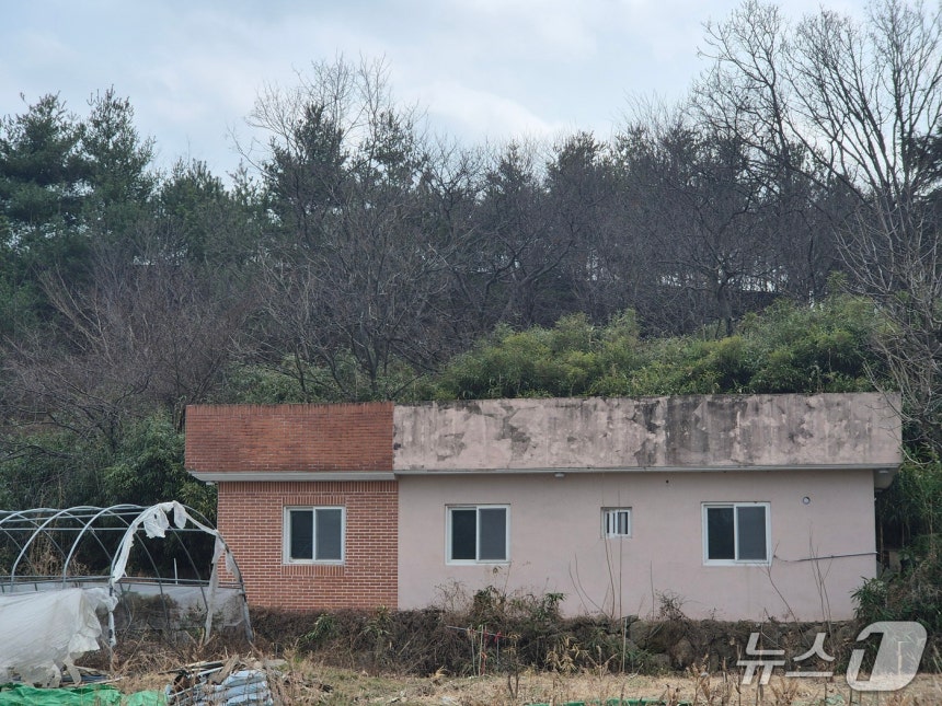 지난 17일 울산 울주군 언양읍 귀지마을의 한 건물에 산불의 흔적이 남아있다.2026.3.20ⓒ 뉴스1 박정현 기자