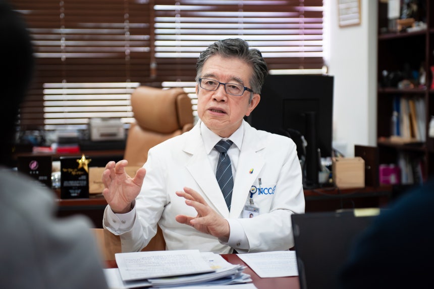 양한광 국립암센터 원장은 지난 26일 뉴스1과 인터뷰에서 "국립암센터–권역암센터–지역병원을 잇는 협력 구조를 강화하고 진료 의뢰·회송 체계와 다학제 협진,원격 진료 등 디지털 네트워크를 함께 