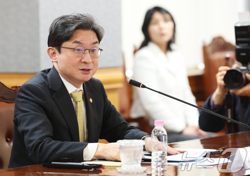 이억원 금융위원장이 27일 오후 서울 중구 은행회관에서 열린 경영위기 소상공인·서민취약계층 선제적·복합지원을 위한 업무 협약식에서 모두발언을 하고 있다.2026.3.27 ⓒ 뉴스1 오대일 기자