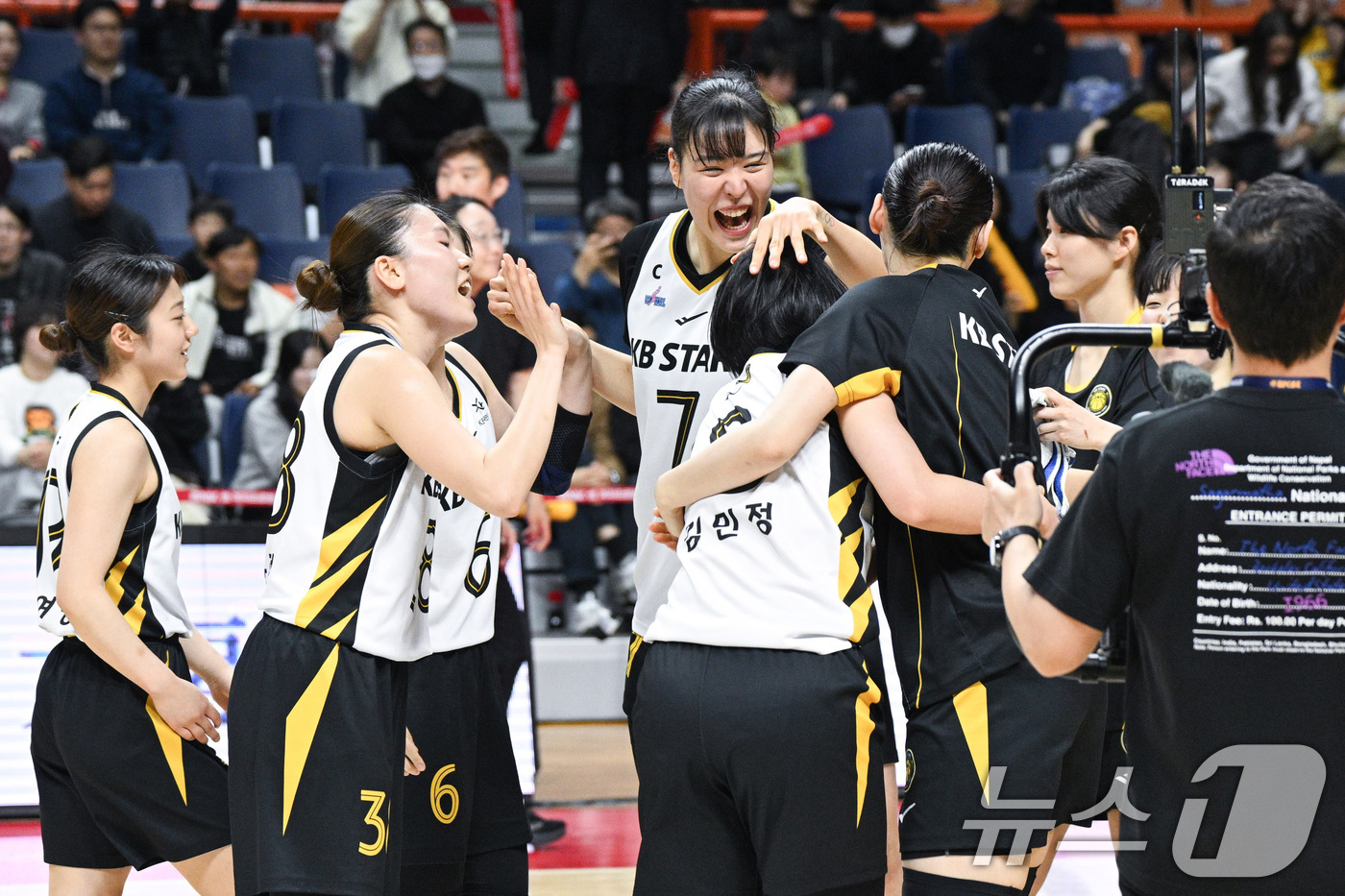 Park Ji-soo trở lại, KB Stars vô địch WKBL: Nhận định bóng đá đêm nay và những câu chuyện thể thao đáng chú ý