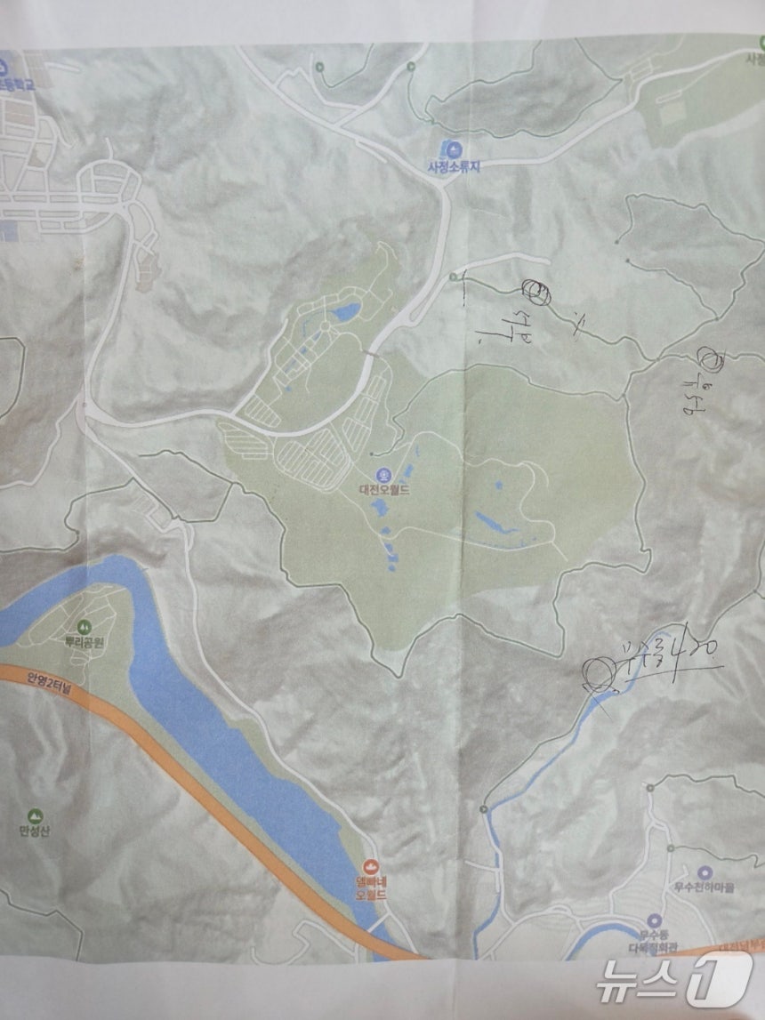 대전 오월드 인근 지도. 늑구는 오월드와 뿌리공원 사이 보문산 자락을 맴도는 것으로 추정된다.(대전소방본부 제공) /뉴스1