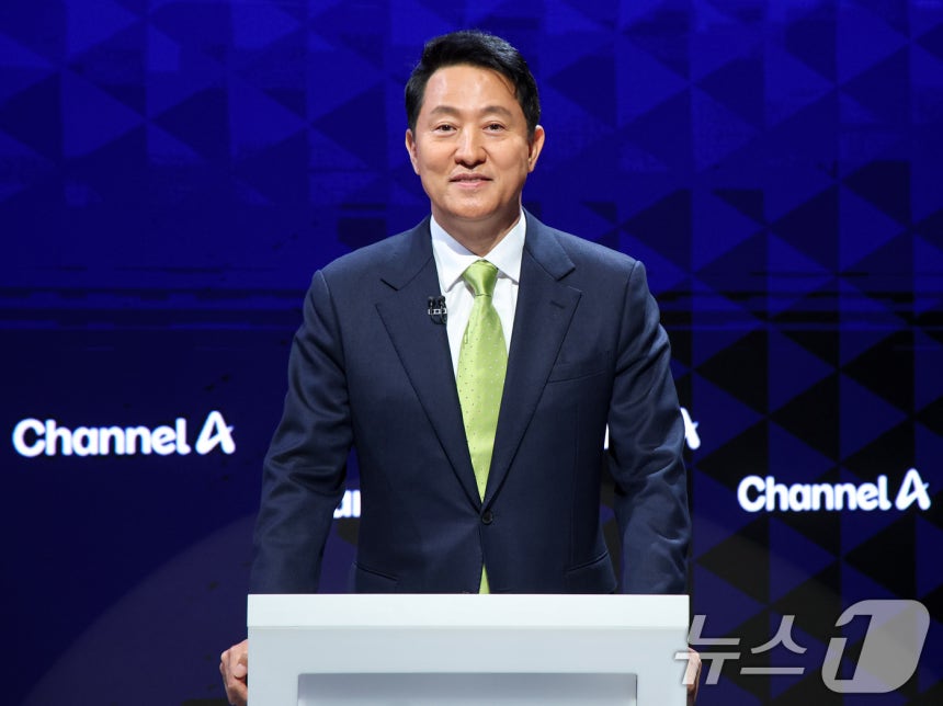 오세훈 서울시장이 10일 오후 서울 종로구 채널A 스튜디오에서 열린 국민의힘 서울시장 후보 제2차 TV 토론회에 참석해 있다.2026.4.10 ⓒ 뉴스1 국회사진기자단