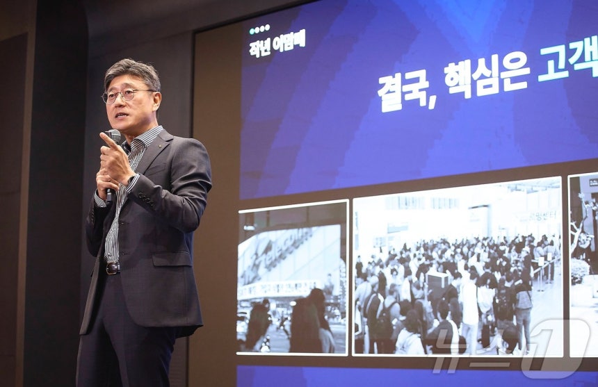 정재헌 SK텔레콤 대표가 21일 본사에서 타운홀 미팅을 개최했다. (SK텔레콤 제공)