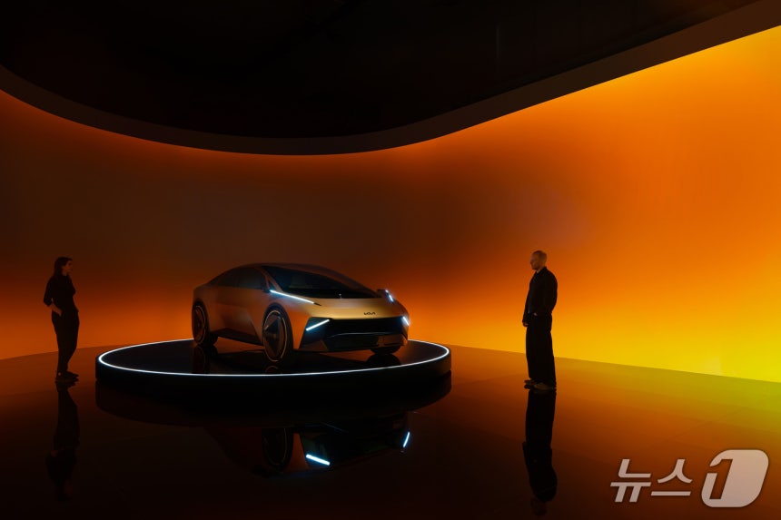 기아가 20일(현지시각)이탈리아 밀라노에서 개막한 국제 디자인·가구 박람회 '2026 밀라노 디자인 위크'에서 선보인 전기차(EV) 콘셉트카 '비전 메타 투리스모'의 모습(기아 제공). 2026.4.23.