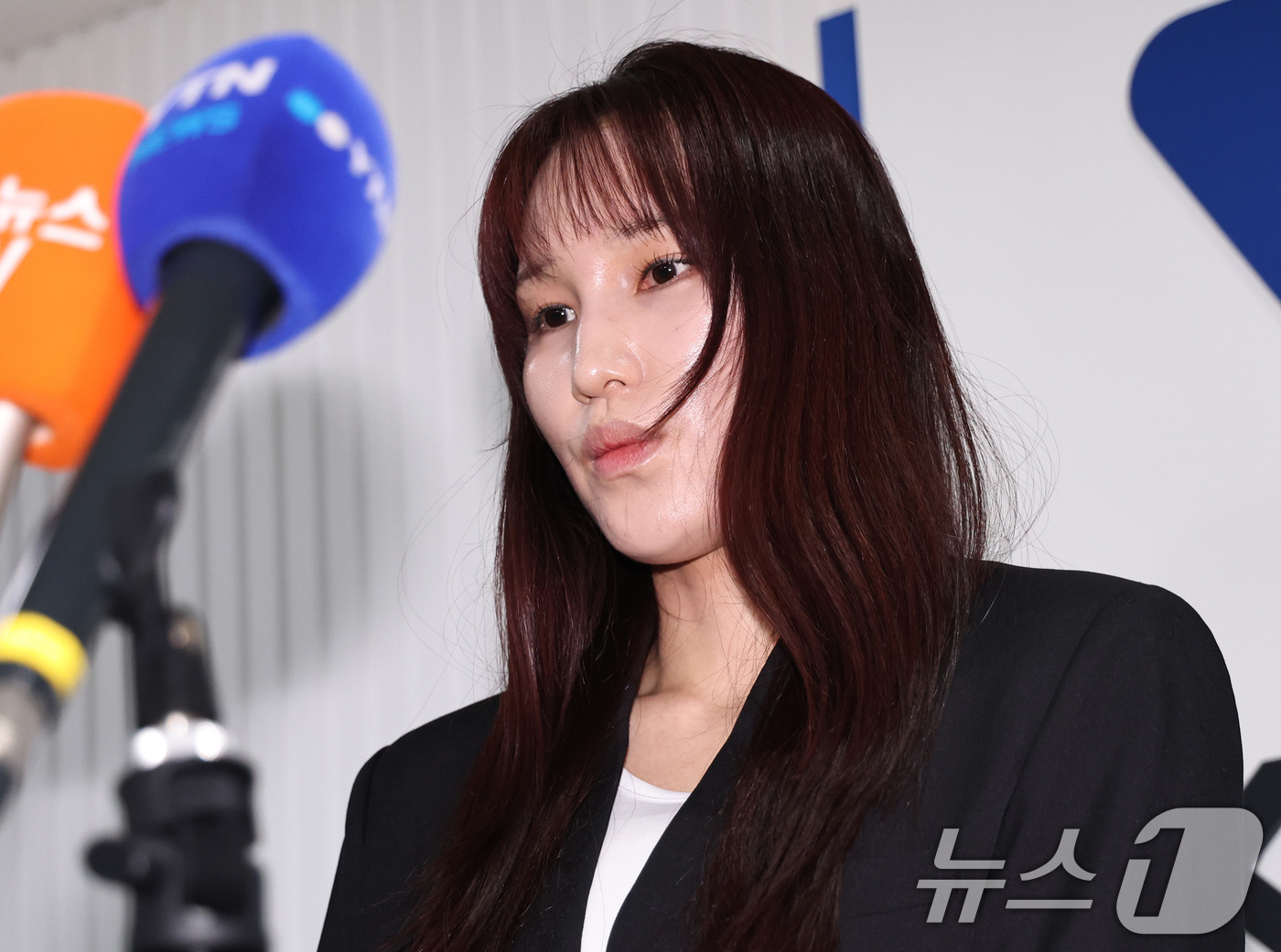 발언하는 <b>안혜진</b>